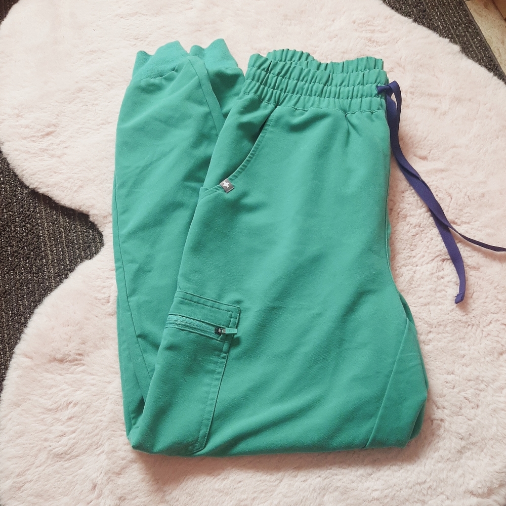 Figs size small scrub pants